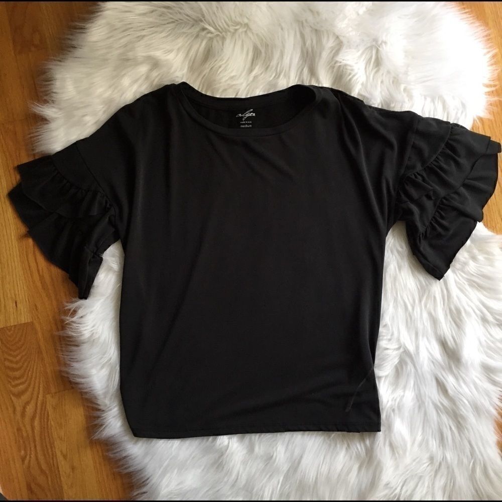 Women’s Black Top Size Medium by Ayla